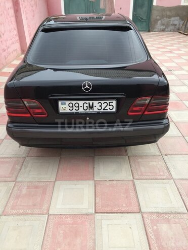 Mercedes E 220 2001, 288,900 km - 2.2 л - Sumqayıt