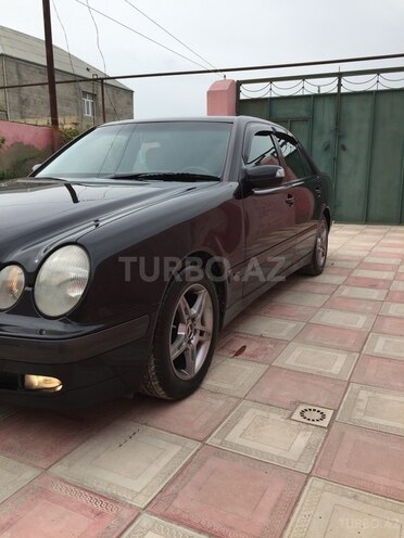 Mercedes E 220 2001, 288,900 km - 2.2 л - Sumqayıt