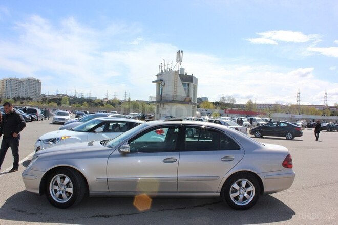 Mercedes E 220 2004, 517,000 km - 2.2 l - Bakı