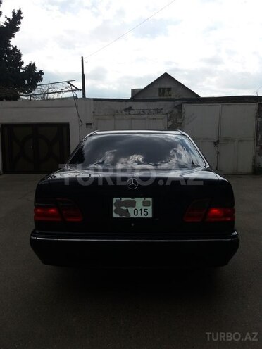 Mercedes E 320 2001, 235,000 km - 3.2 l - Bakı
