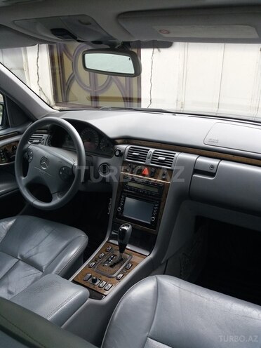 Mercedes E 320 2001, 235,000 km - 3.2 l - Bakı