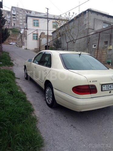 Mercedes E 220 1997, 318,000 km - 2.2 l - Bakı
