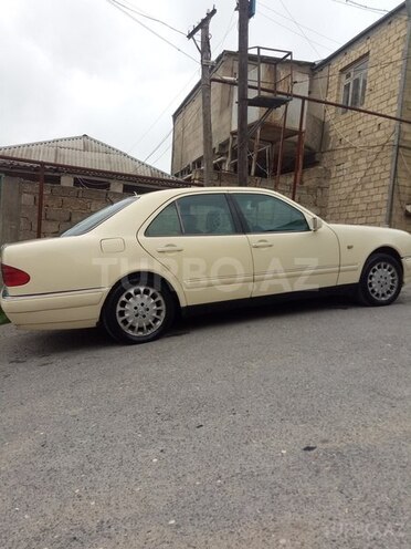 Mercedes E 220 1997, 318,000 km - 2.2 l - Bakı