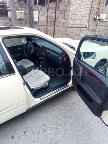 Mercedes E 220 1997, 318,000 km - 2.2 l - Bakı