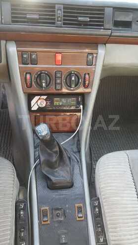 Mercedes E 230 1989, 220,000 km - 2.3 л - Qusar