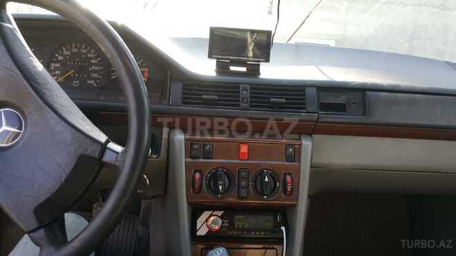 Mercedes E 230 1989, 220,000 km - 2.3 л - Qusar