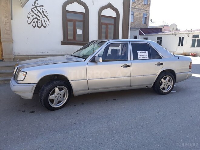 Mercedes E 230 1989, 220,000 km - 2.3 л - Qusar