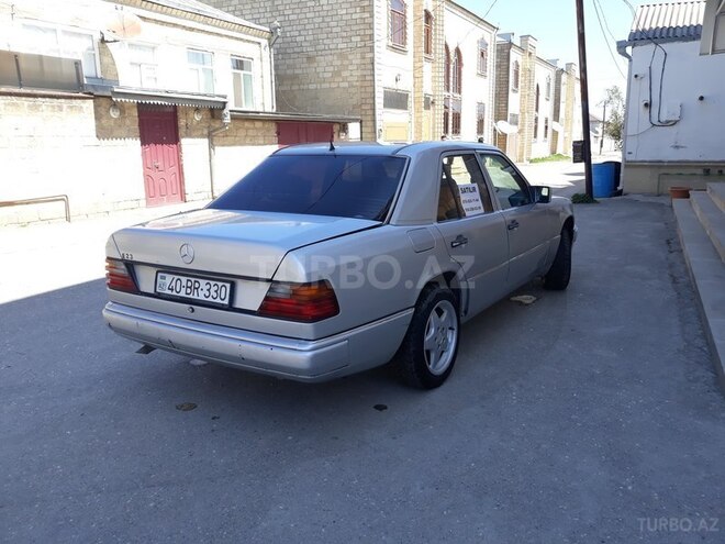 Mercedes E 230 1989, 220,000 km - 2.3 л - Qusar