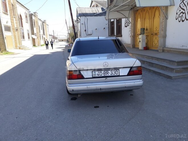 Mercedes E 230 1989, 220,000 km - 2.3 л - Qusar