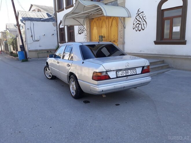 Mercedes E 230 1989, 220,000 km - 2.3 л - Qusar