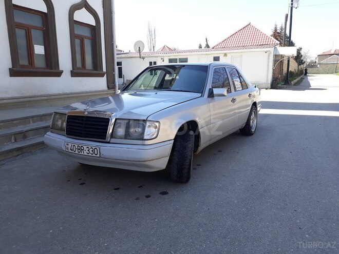 Mercedes E 230 1989, 220,000 km - 2.3 л - Qusar