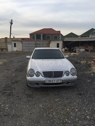 Mercedes E 240 2000, 258,000 km - 2.4 л - Bakı