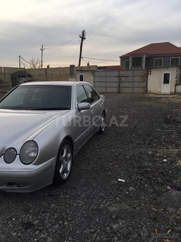 Mercedes E 240 2000, 258,000 km - 2.4 л - Bakı