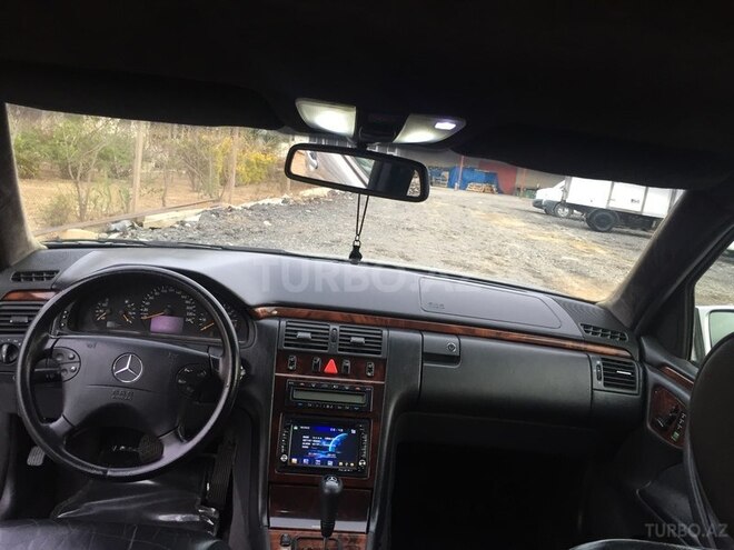 Mercedes E 240 2000, 258,000 km - 2.4 л - Bakı