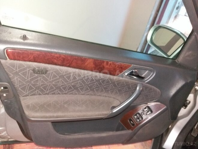 Mercedes C 200 2001, 218,000 km - 2.0 l - Bakı
