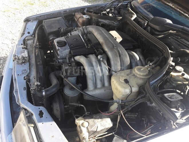 Mercedes E 300 1994, 350,000 km - 3.0 l - Qusar