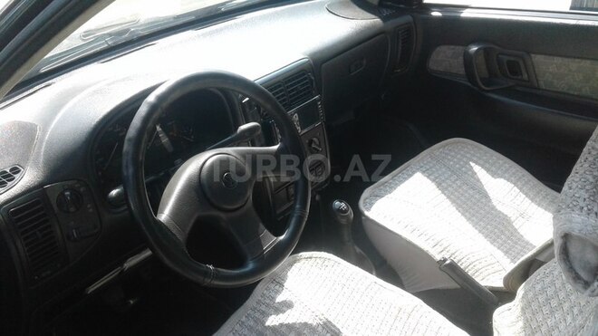 Volkswagen Polo 1995, 245,000 km - 1.6 l - Bakı