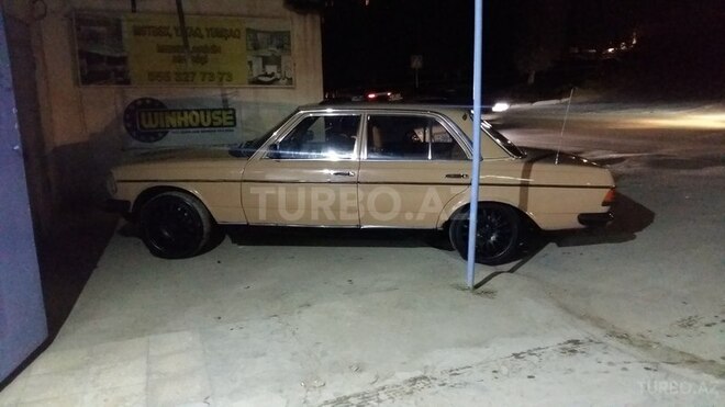 Mercedes E 200 1984, 2,002 km - 2.3 л - Bakı