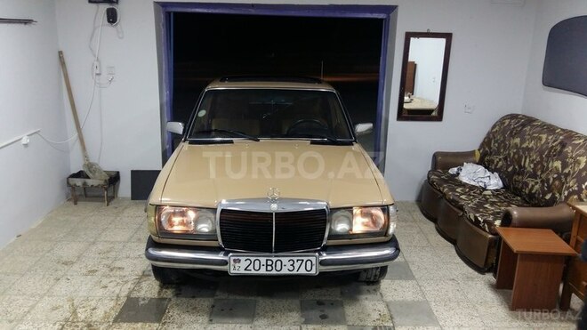 Mercedes E 200 1984, 2,002 km - 2.3 л - Bakı