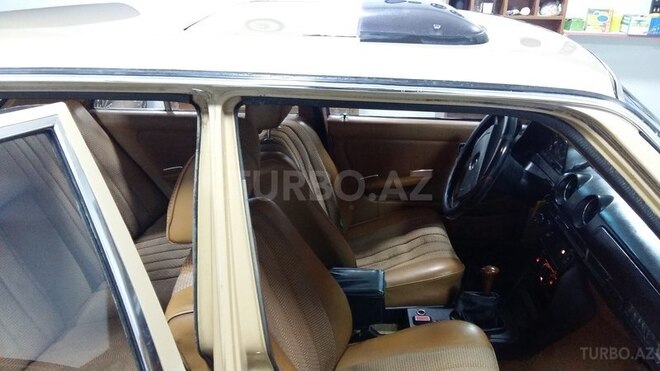 Mercedes E 200 1984, 2,002 km - 2.3 л - Bakı