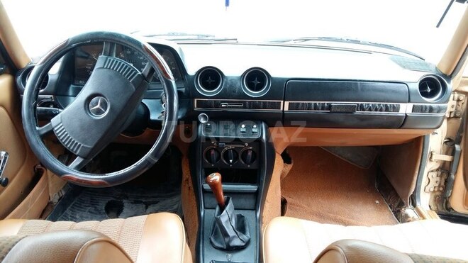 Mercedes E 200 1984, 2,002 km - 2.3 л - Bakı