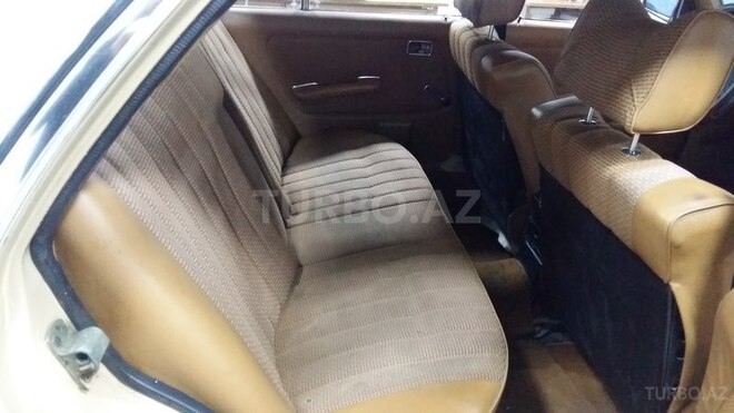 Mercedes E 200 1984, 2,002 km - 2.3 л - Bakı