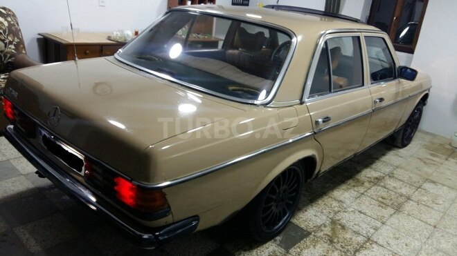 Mercedes E 200 1983, 80,000 km - 2.0 л - Bakı