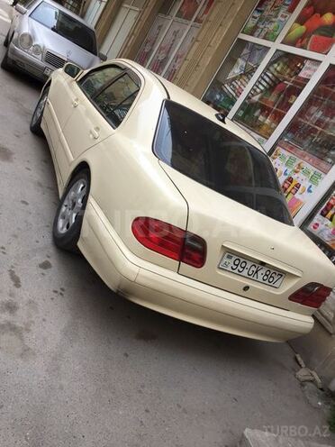 Mercedes E 220 2001, 350,000 km - 2.2 l - Bakı