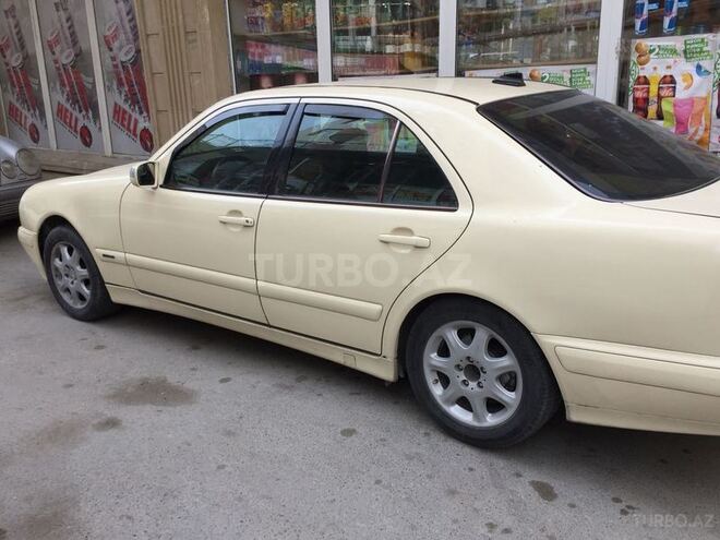 Mercedes E 220 2001, 350,000 km - 2.2 l - Bakı