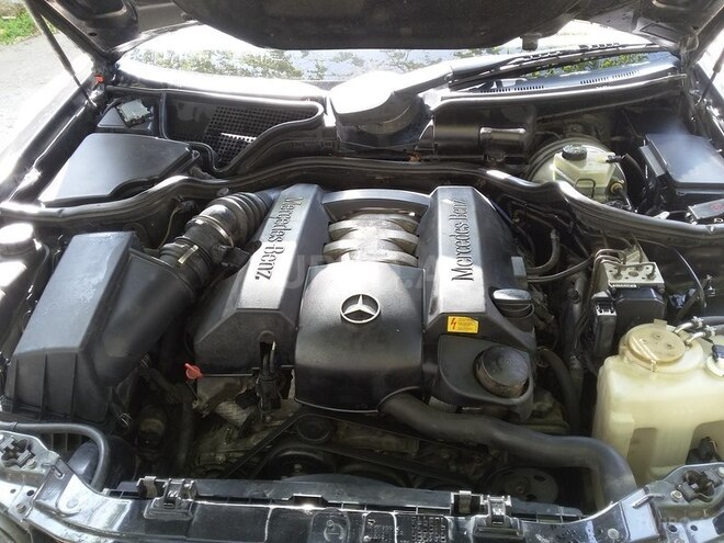 Mercedes E 240 1999, 254,000 km - 2.6 l - Bakı