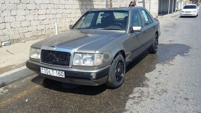 Mercedes E 260 1989, 365,550 km - 2.6 l - Bakı