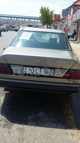 Mercedes E 260 1989, 365,550 km - 2.6 l - Bakı