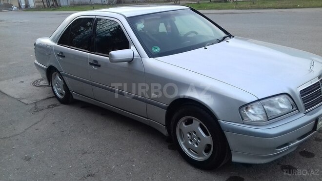 Mercedes C 180 1999, 297,587 km - 1.8 л - Yevlax