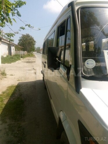 Mercedes 208 D 1990, 676,743 km - 2.3 l - Şirvan