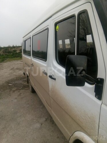 Mercedes 208 D 1990, 676,743 km - 2.3 l - Şirvan