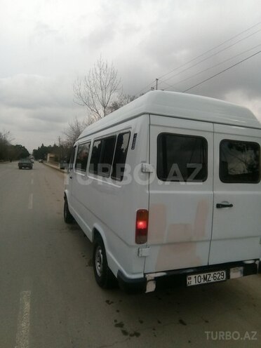 Mercedes 208 D 1990, 676,743 km - 2.3 l - Şirvan