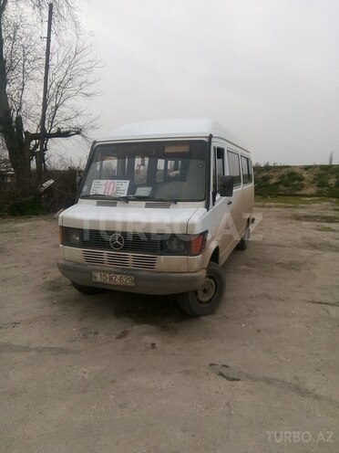 Mercedes 208 D 1990, 676,743 km - 2.3 l - Şirvan