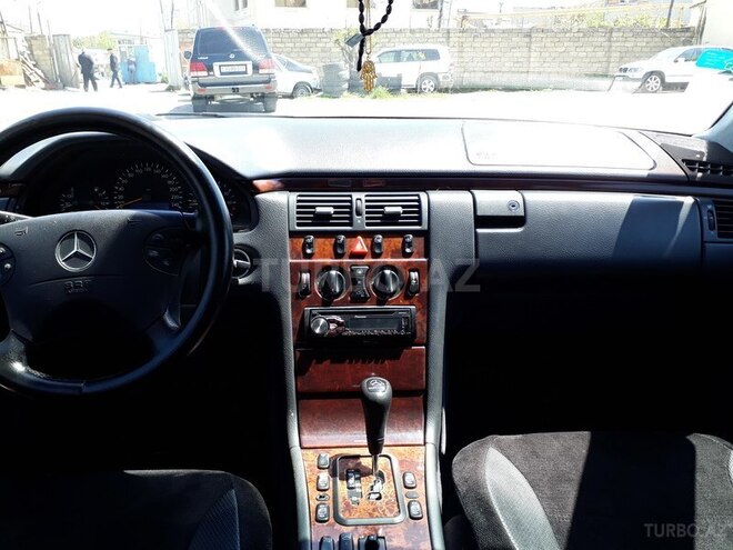 Mercedes E 240 2000, 289,000 km - 2.6 l - Bakı