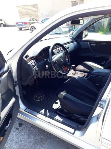 Mercedes E 240 2000, 289,000 km - 2.6 l - Bakı