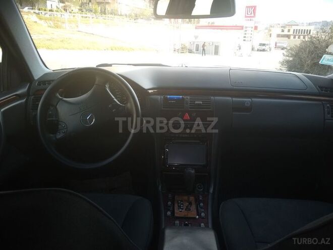 Mercedes E 240 2000, 123,000 km - 2.6 л - Bakı
