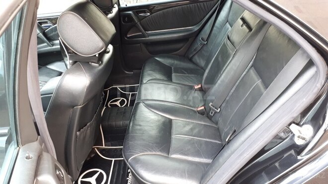 Mercedes E 280 1999, 197,642 km - 2.8 l - Bakı