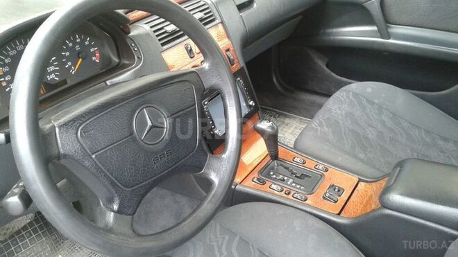 Mercedes E 240 1998, 243,000 km - 2.4 l - Bakı