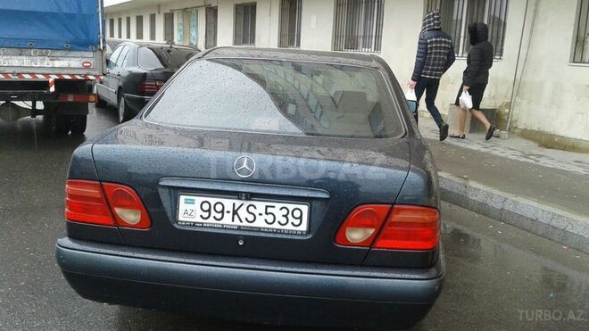 Mercedes E 240 1998, 243,000 km - 2.4 l - Bakı