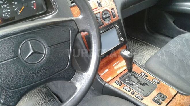 Mercedes E 240 1998, 243,000 km - 2.4 l - Bakı