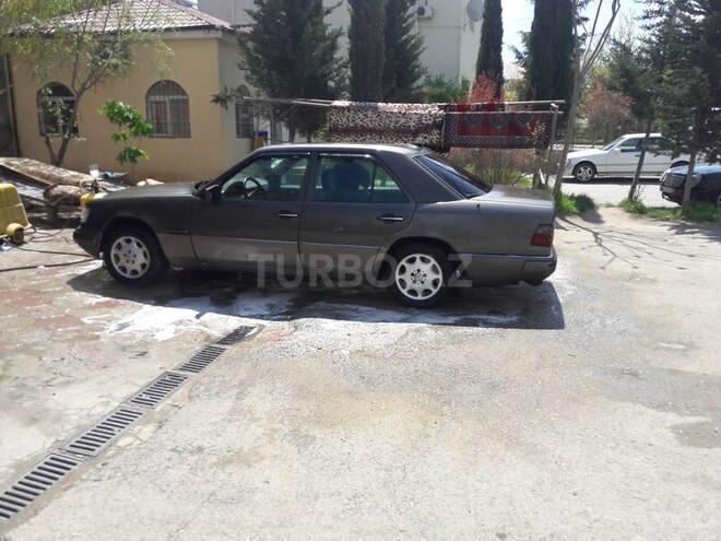 Mercedes E 230 1989, 266,000 km - 2.3 л - Bakı