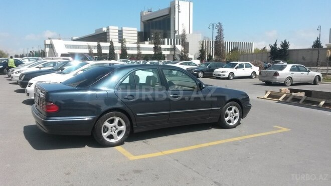 Mercedes E 240 2000, 250,000 km - 2.4 l - Bakı