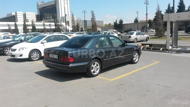 Mercedes E 240 2000, 250,000 km - 2.4 l - Bakı