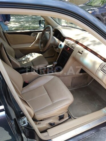 Mercedes E 240 2000, 250,000 km - 2.4 l - Bakı