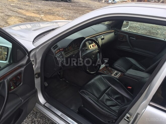 Mercedes E 240 2000, 258,000 km - 2.6 l - Bakı