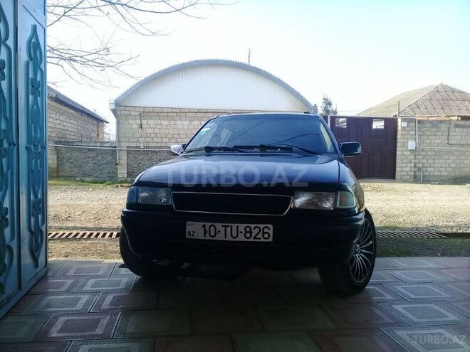 Opel Astra 1994, 240,000 km - 2.0 л - Tovuz